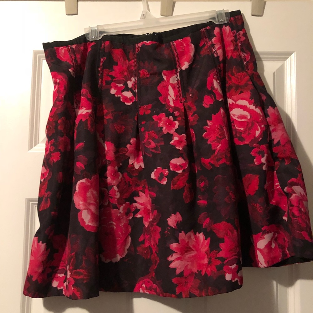 Circle skirt with pockets red and pink flowers